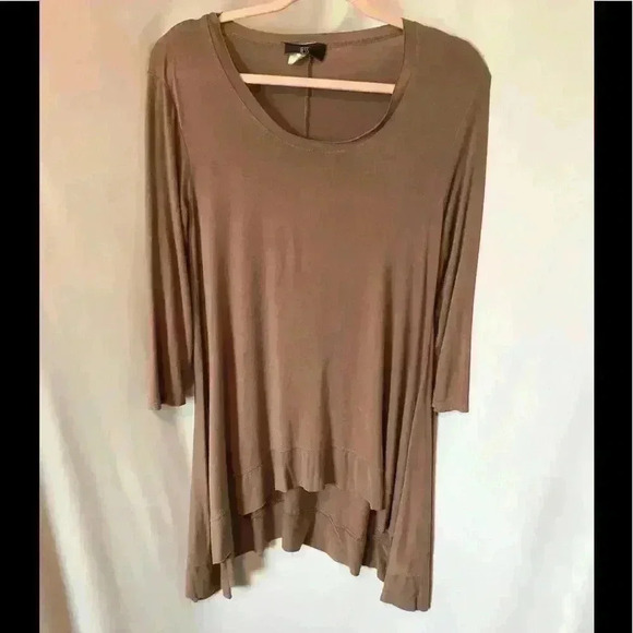 Tess 3/4 sleeve Tunic Top - Picture 1 of 3